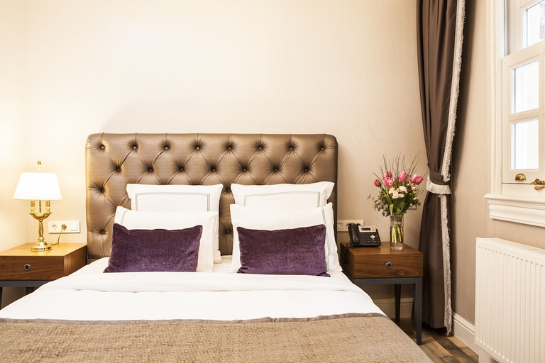 Bedroom 2, Meroddi Pera Flats, Beyoğlu