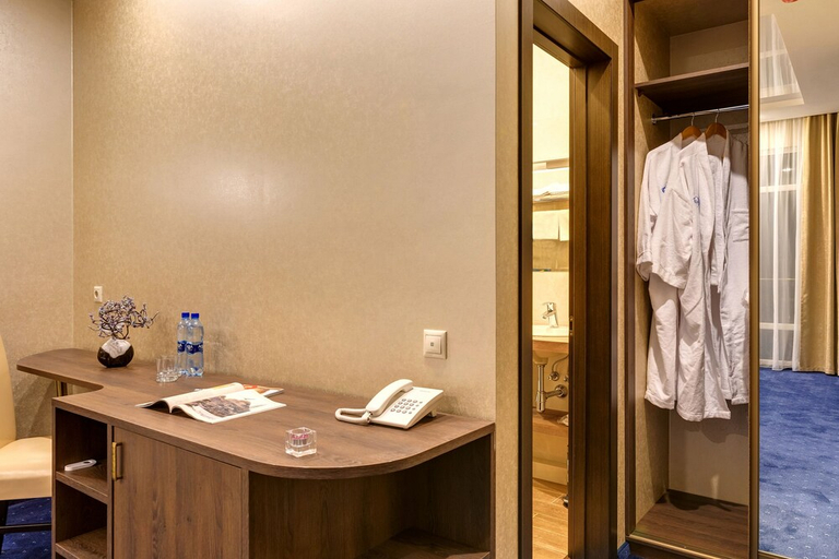 Bathroom, Orion, Gelendzhik gorsovet