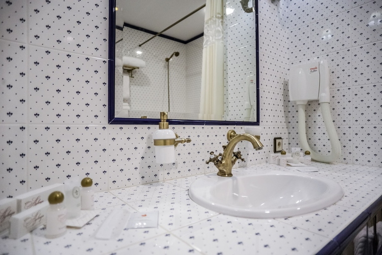 Bathroom 4, Aglaya Hotel & Courtyard, Sankt-Peterburg gorsovet