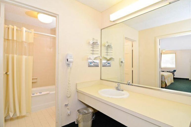 Bathroom 4, Motel 6 Sandersville, GA, Washington