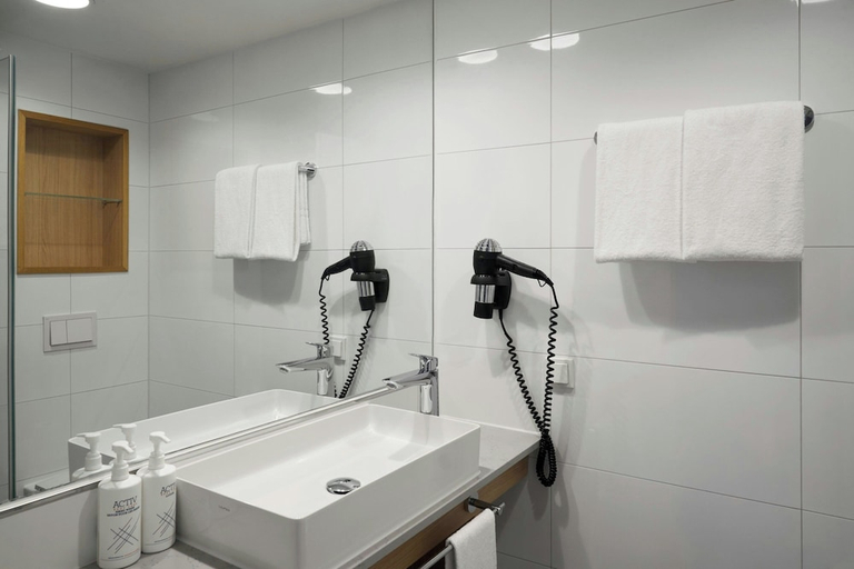 Bathroom 2, Four Points Flex by Sheraton Goettingen, Göttingen