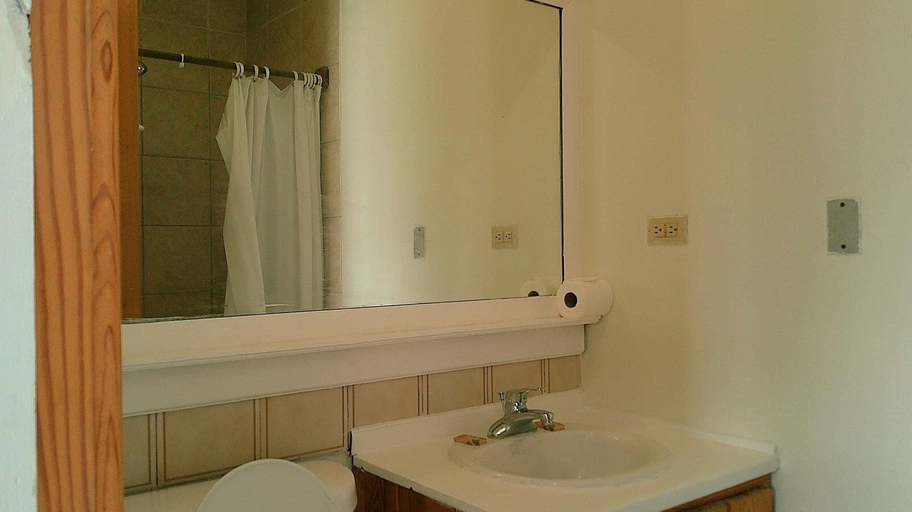 Bathroom, The Island Garden Hotel