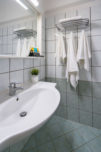 Bathroom 4, Brascos, Crete
