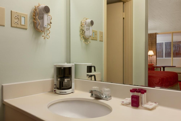 Bathroom 4, Red Carpet Inn Hazleton, Luzerne