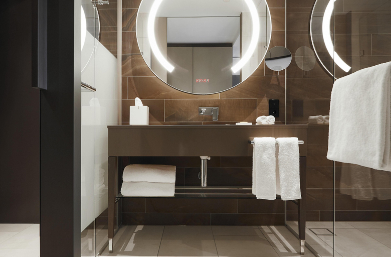 Bathroom 5, Hyatt Regency Amsterdam, Amsterdam