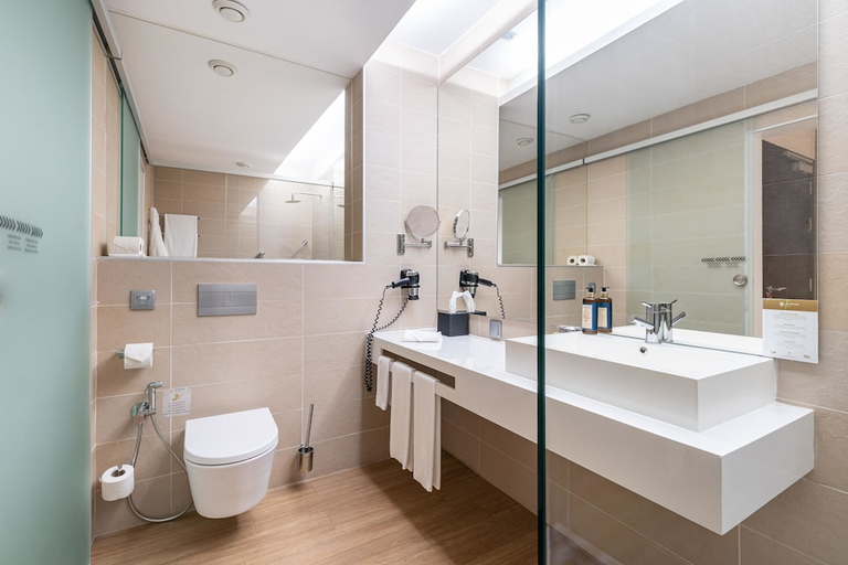 Bathroom 5, Jupiter Lisboa Hotel – Rooftop & Spa, Lisbon