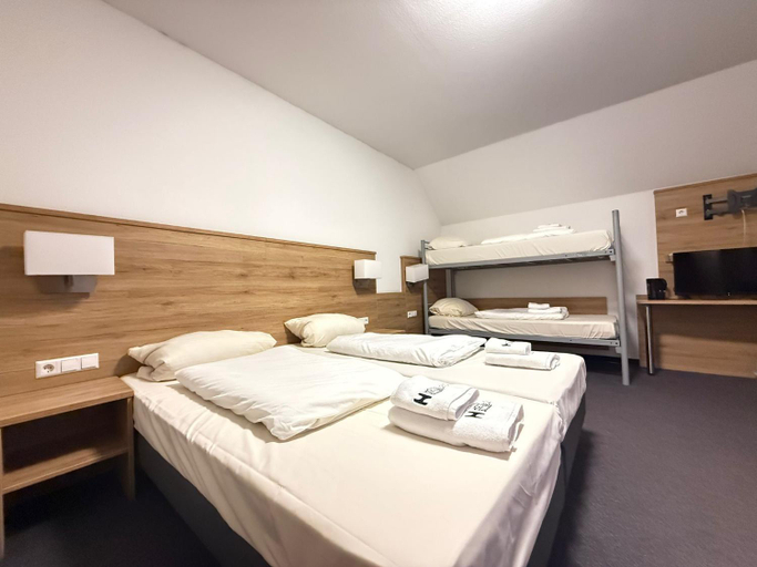 Bedroom 5, Hotel Allee 25, Stuttgart
