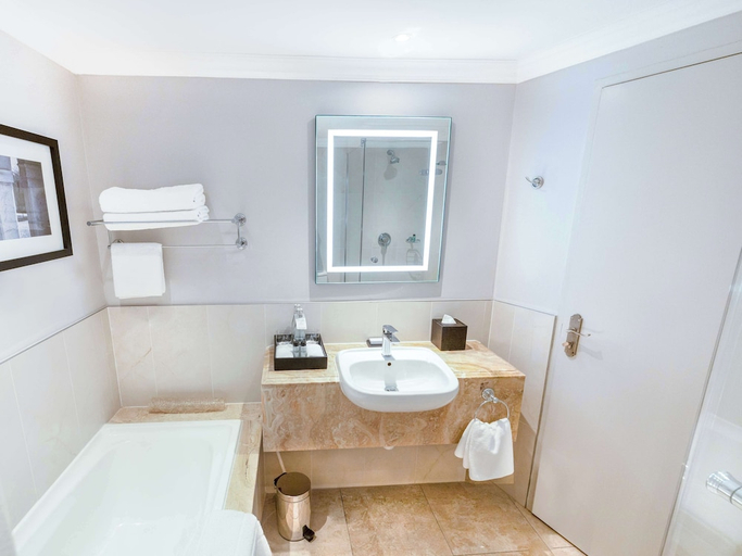 Bathroom 5, Southern Sun The Cullinan, City of Cape Town