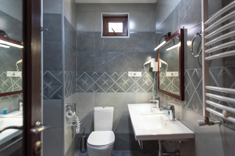 Bathroom 3, Kraveli Hotel, Tbilisi