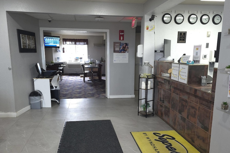 Public Area 3, Super 8 By Wyndham Swift Current, Division No. 8