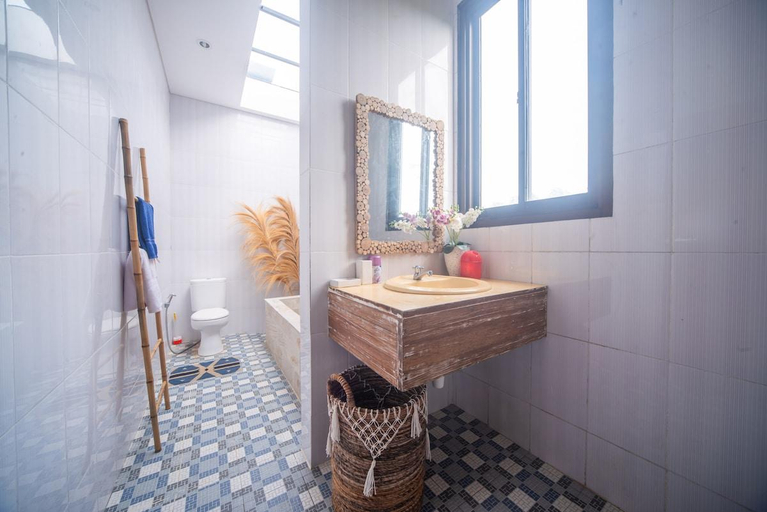 Bathroom 4, BlueLove Villa Seririt, Buleleng