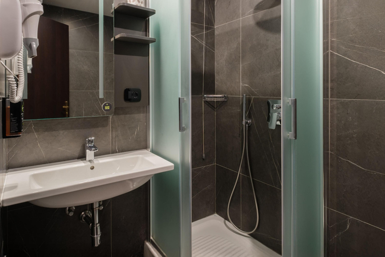 Bathroom 4, B&B Hotel Faenza, Ravenna