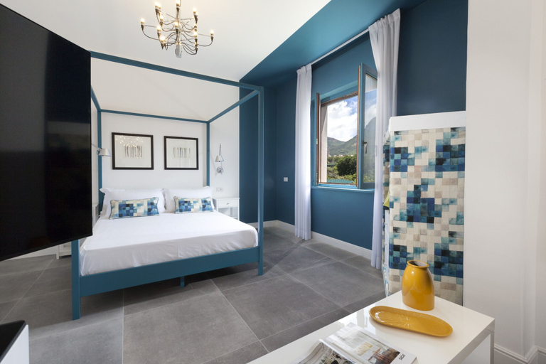 Room 4, Design Flat, Napoli