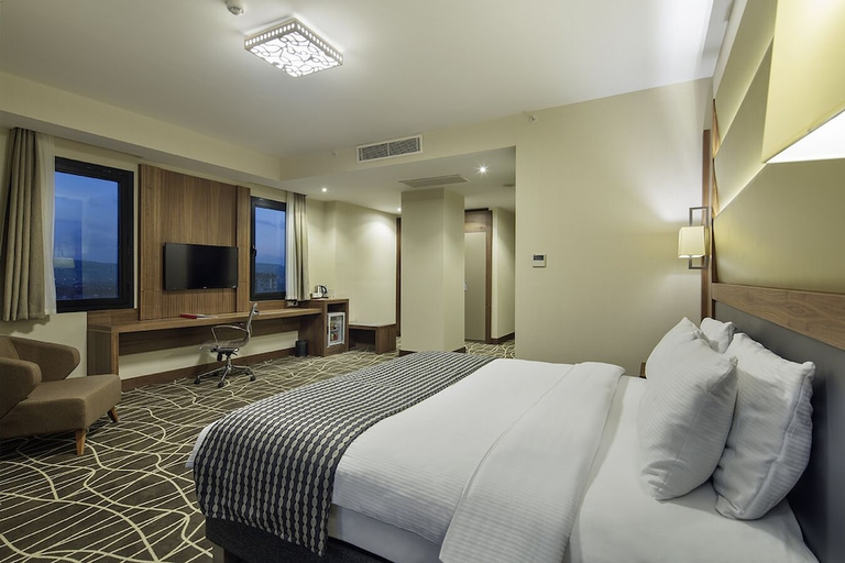 Bedroom 2, Ramada by Wyndham Elazig, Merkez