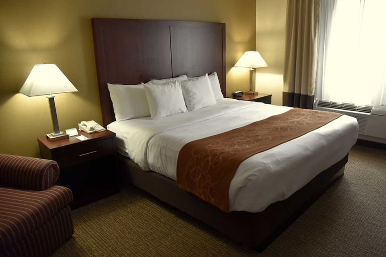 Bedroom 3, Comfort Suites Linn County, Linn