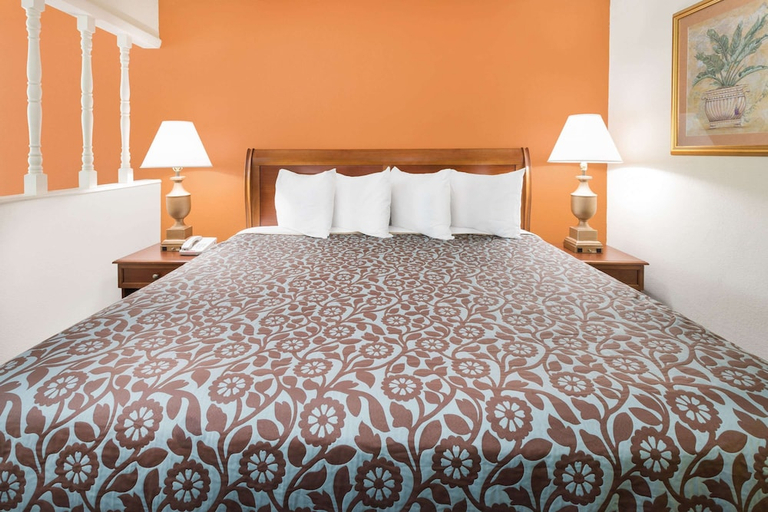 Bedroom 3, Days Inn by Wyndham Orangeburg South, Orangeburg