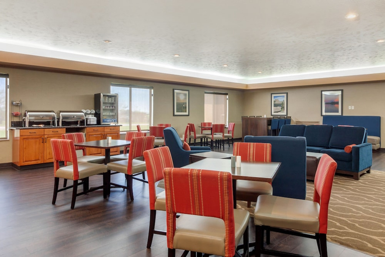 Food & Drinks 5, Comfort Inn & Suites Mitchell I-90, Davison