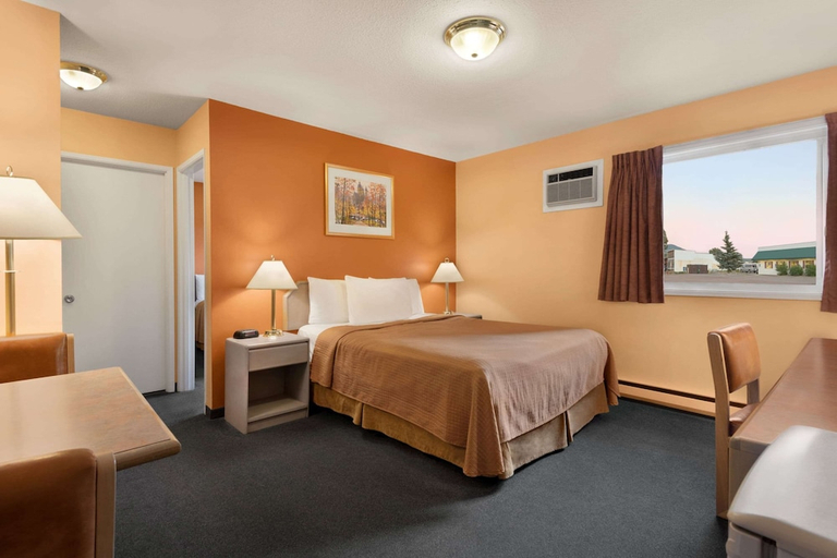 Bedroom 3, Travelodge by Wyndham Quesnel, Cariboo