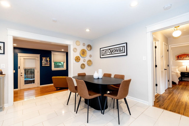 Interior 5, Casa Azul: King Bedsclose to Broadwayhot Tub!, Davidson