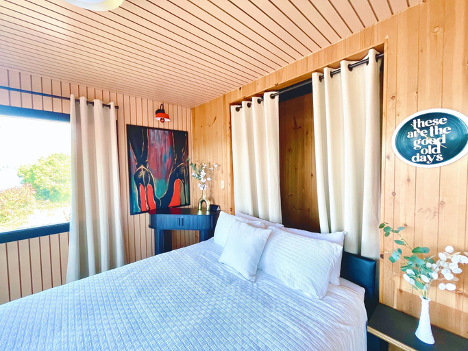 Bedroom 3, The Florentine Waterfront Hotel, Lane