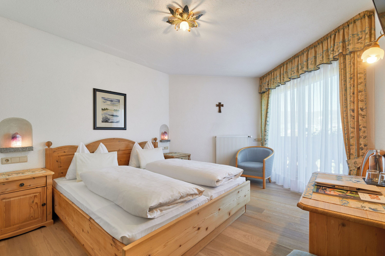 Bedroom 4, Mineralienhotel Natznerhof, Bolzano