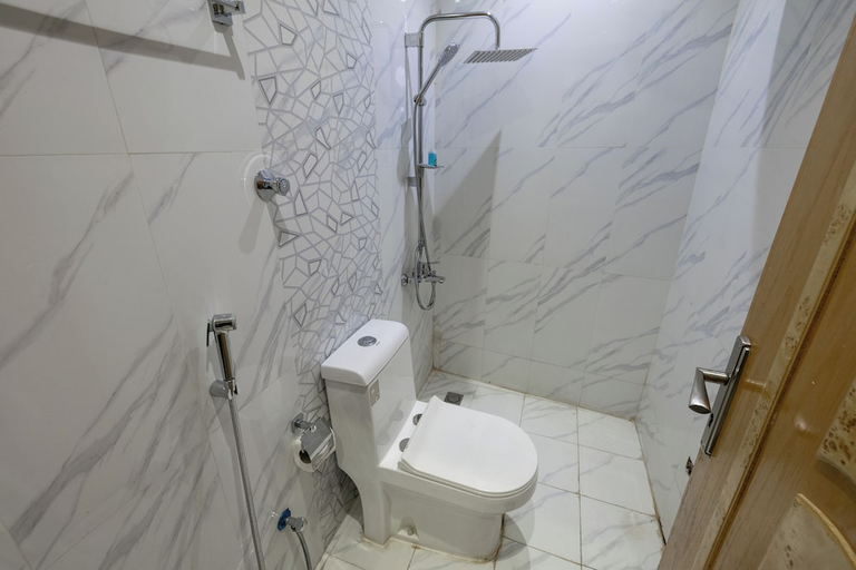 Bathroom 4, Malaz Fakher, Riyadh