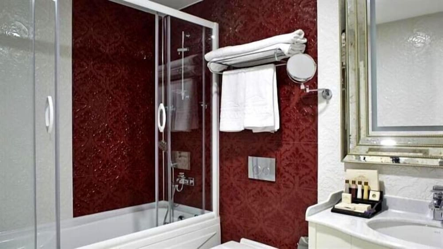 Bathroom, Real Konak Hotel, Merkez