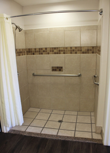 Bathroom 5, Quality Inn Del Rio, Val Verde