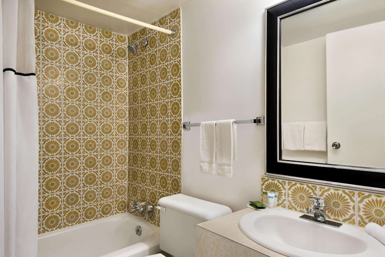 Bathroom 3, Travelodge by Wyndham Swift Current, Division No. 8