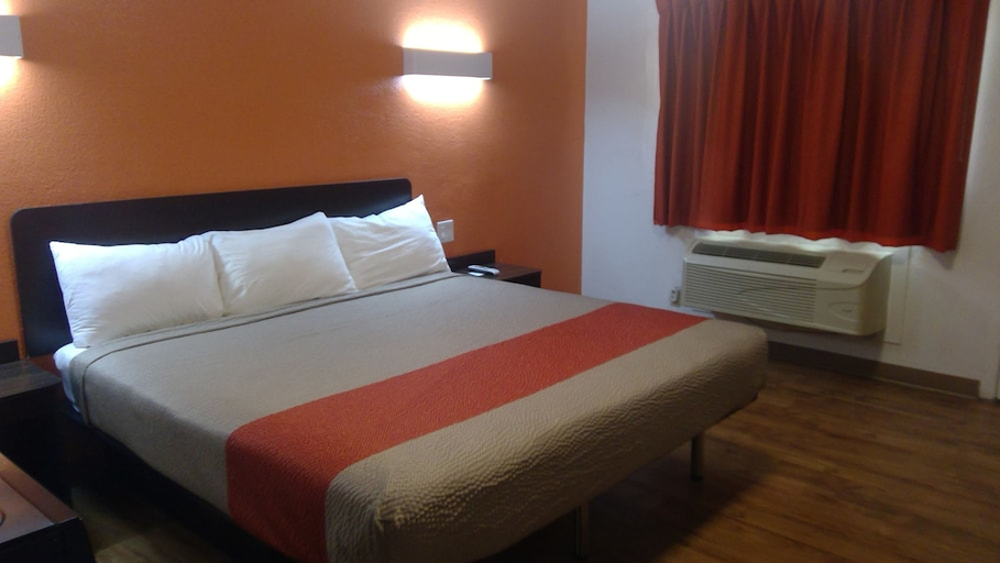 Bedroom 3, Motel 6 Clovis, NM, Curry