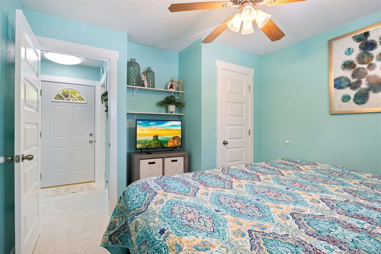 Room 3, Lakeside Serenity Dock Days & Firepit Nights, Camden