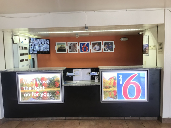 Public Area, Motel 6 Raleigh, NC - North, Wake