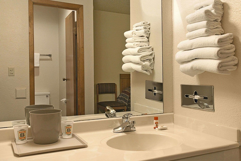 Bathroom 4, Quality Inn & Suites Glen Rose, Somervell