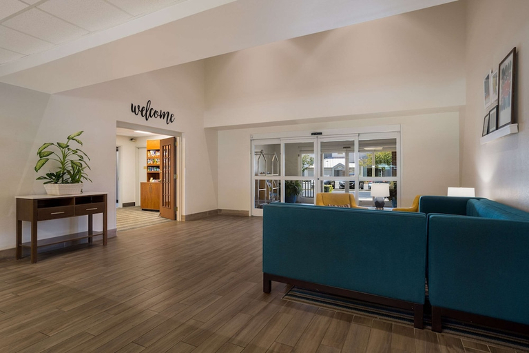 Public Area 2, MainStay Suites Wilmington - University Area, New Hanover