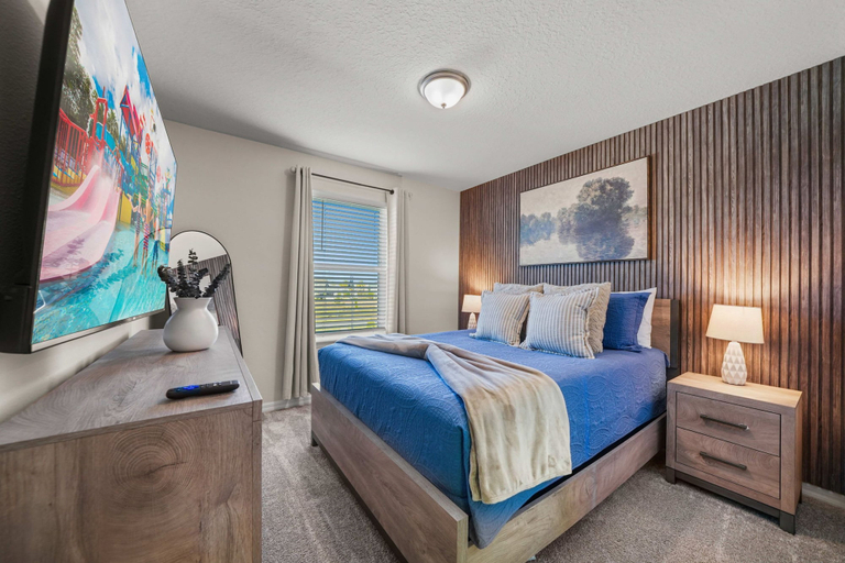 Room 2, Modern 5BR Nintendo Loft Private Pool 16144, Lake