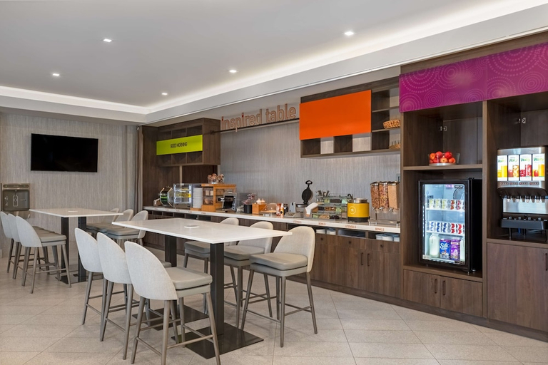 Food & Drinks 5, Home2 Suites by Hilton Huntsville, Muskoka