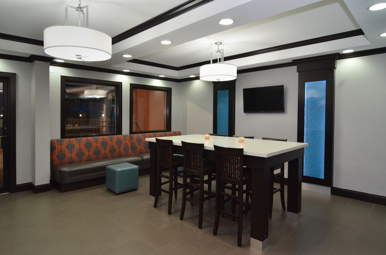 Others 4, Rodeway Inn & Suites Downtown North, Travis