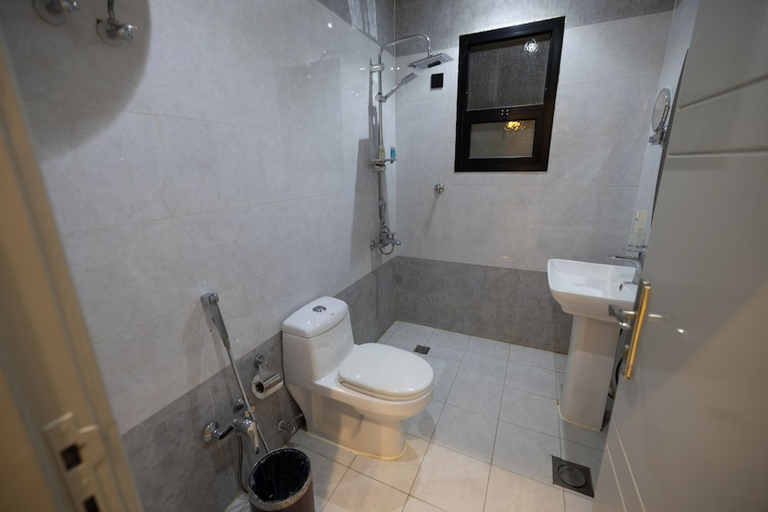 Bathroom 5, Malath Raqi, Riyadh