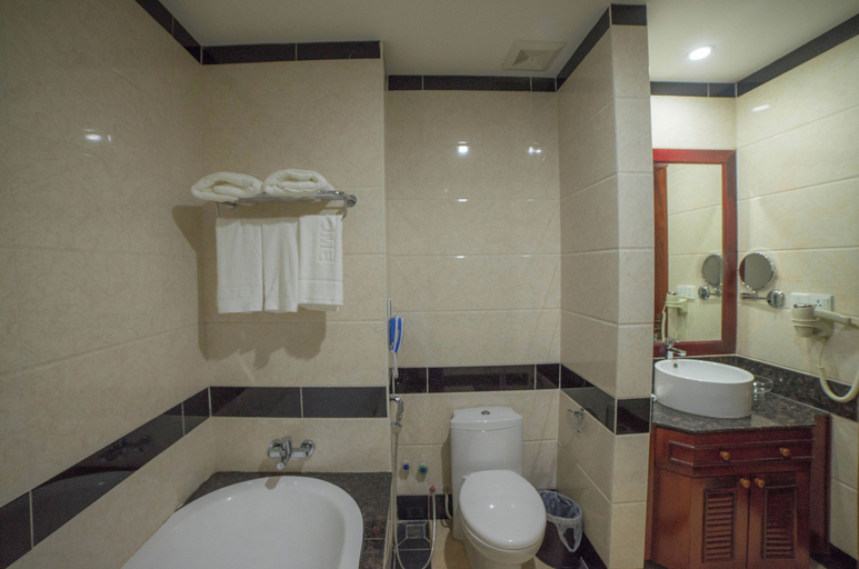 Bathroom 5, Phnom Penh Katari Hotel, Phnom Penh
