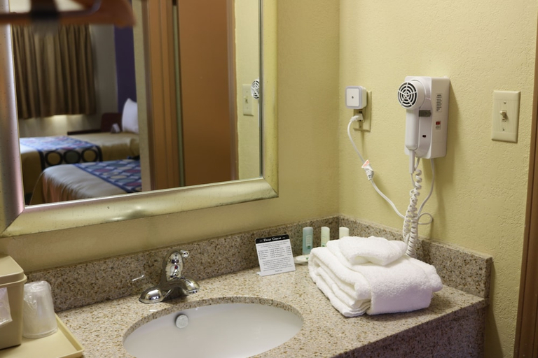 Bathroom 2, Quality Inn Columbus - East, Franklin