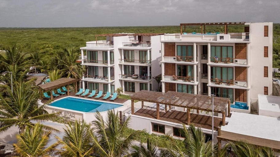 Exterior & Views