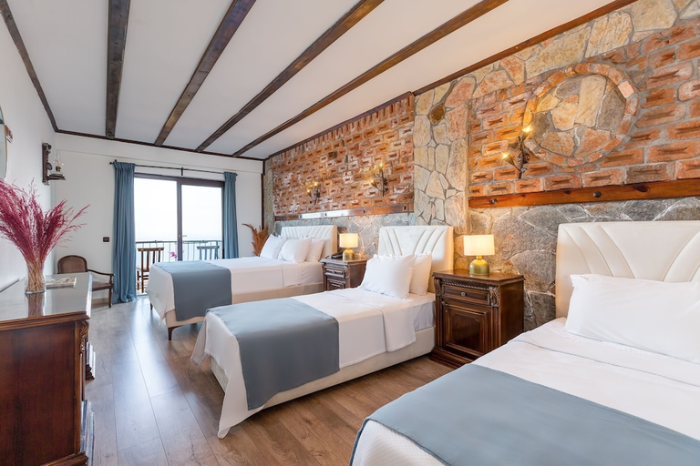 Bedroom 3, Papazlikhan Hotel, Edremit