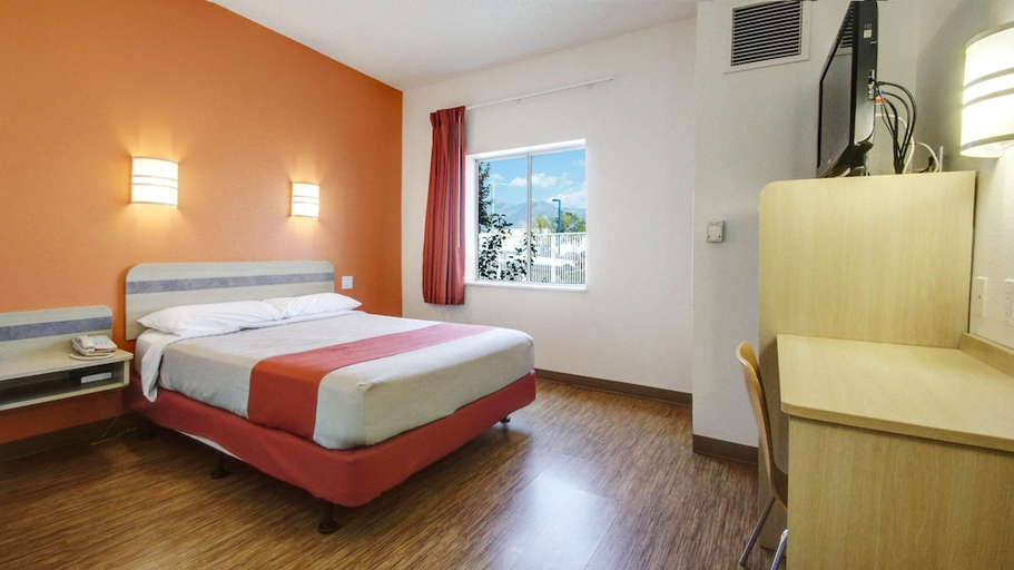 Bedroom 3, Motel 6 Lehi, UT – Thanksgiving Point, Utah