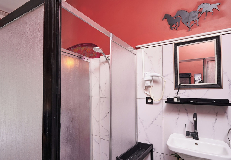 Bathroom 5, Galata Pearl Hotel, Beyoğlu