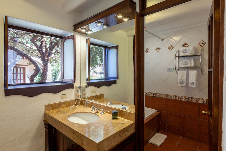 Bathroom, Inti Punku Valle Sagrado, Urubamba