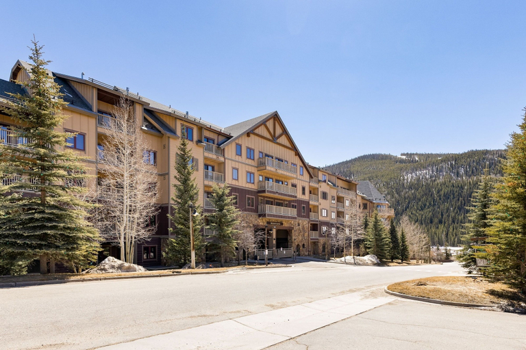 Exterior 3, Red Hawk Lodge - Keystone Ski Resort CO, Summit