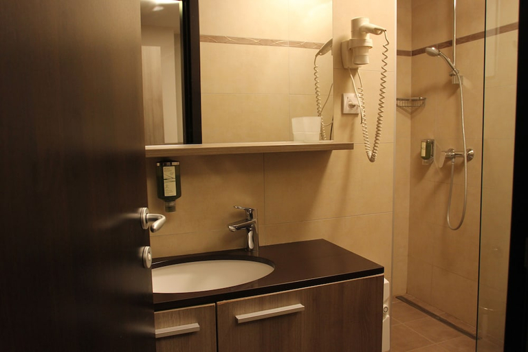 Bathroom 5, Zenit, Novi Sad