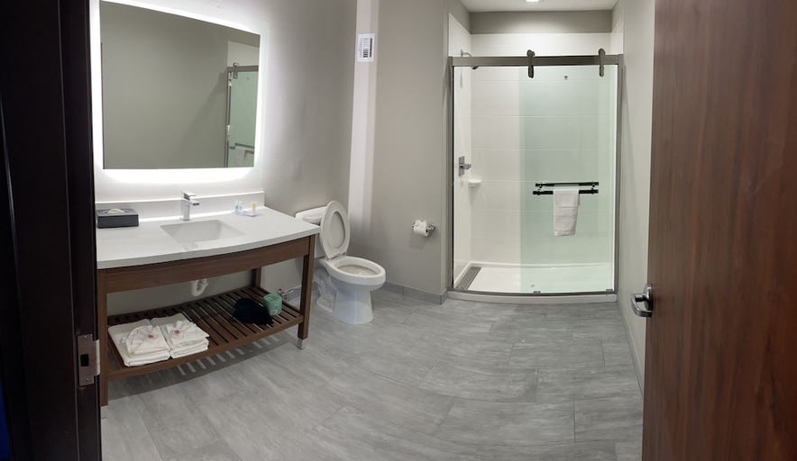 Bathroom 4, Comfort Inn & Suites Muskogee, Muskogee
