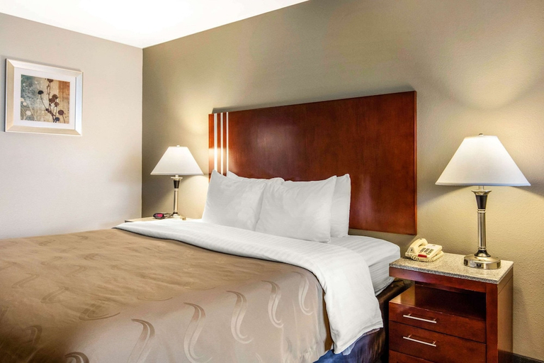 Bedroom 5, Quality Inn Memphis Airport, Shelby