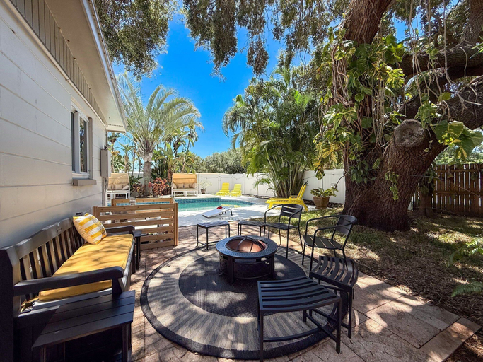 Primary image, Modern 3 Bedroom Retreat With Pool & Fire Pit, Pinellas